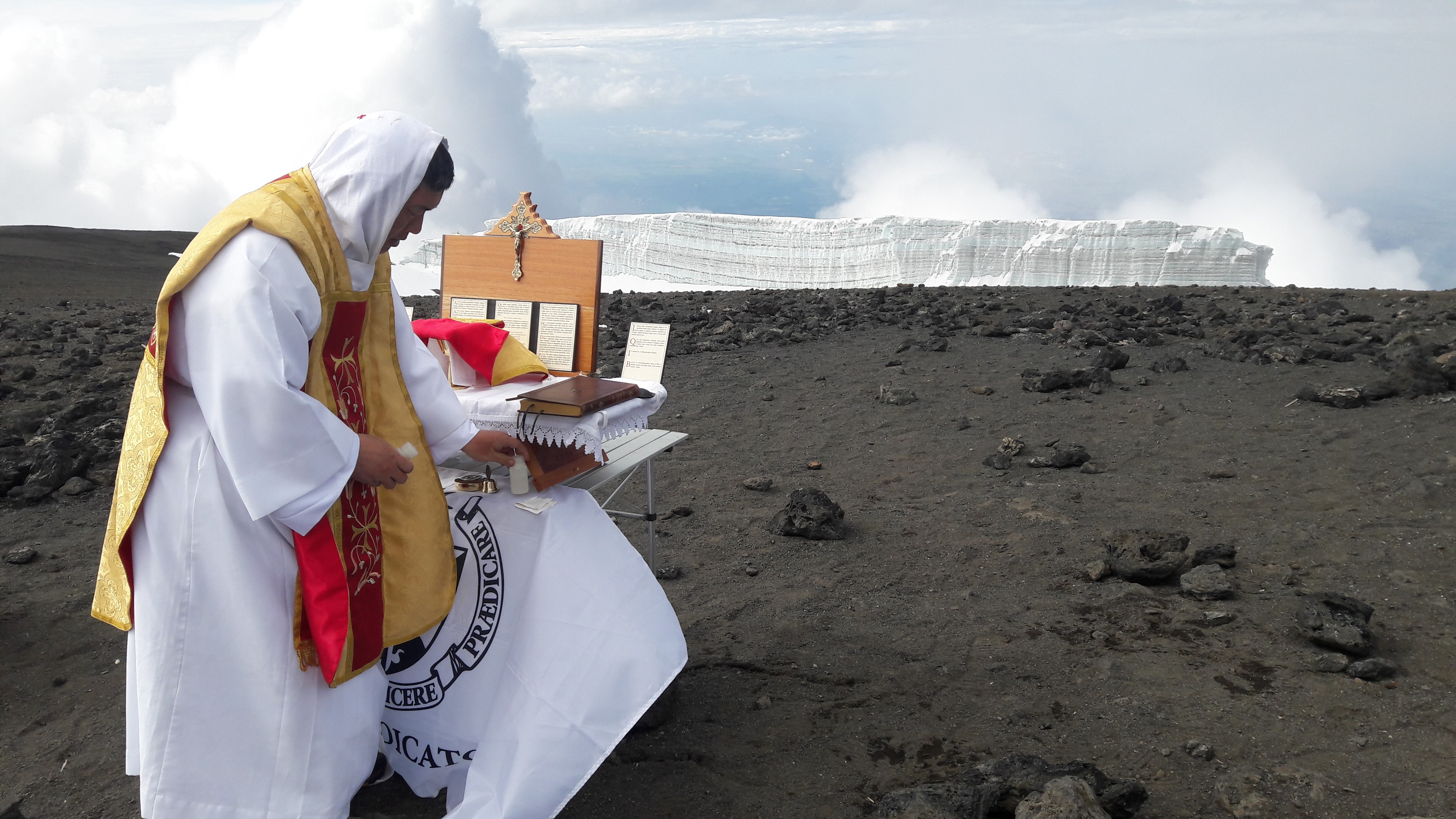 trekking kilimanjaro